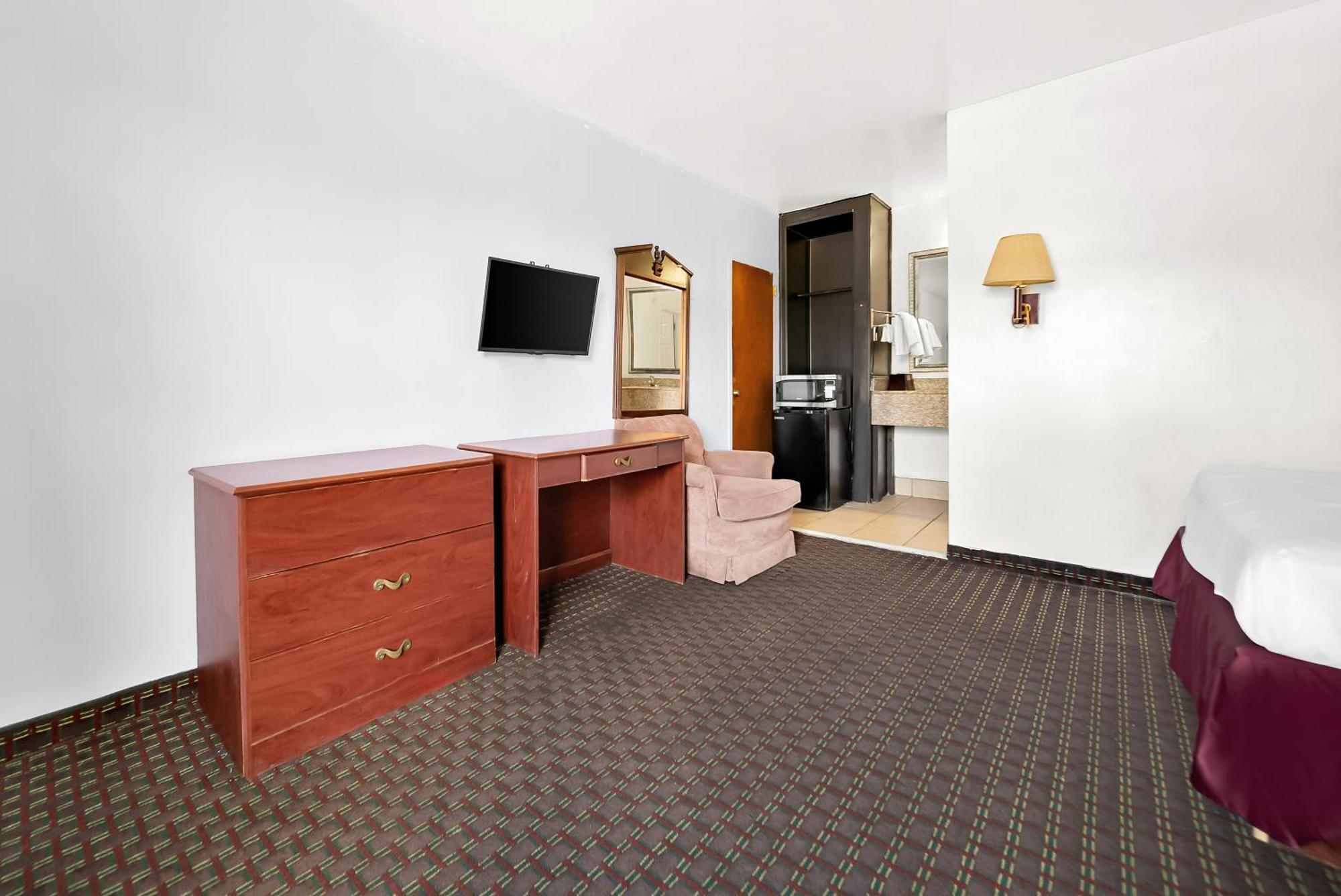 Hotel Capitol And Montgomery